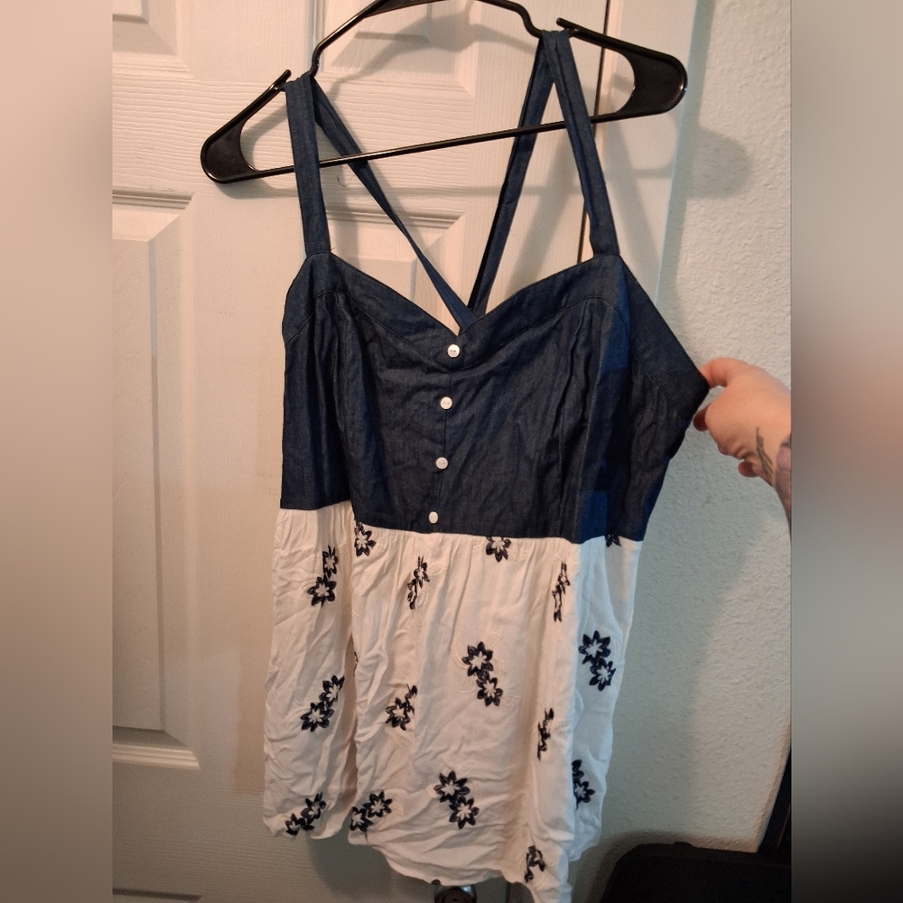 torrid Navy and White Floral Sleeveless Camisole